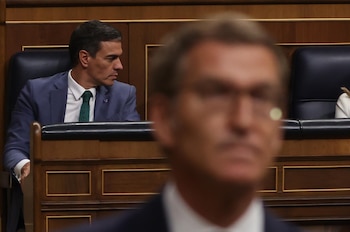 El presidente del Gobierno en funciones, Pedro Sánchez, en el debate de investidura de Alberto Núñez Feijóo a la Presidencia del Gobierno. (EFE/Kiko Huesca).