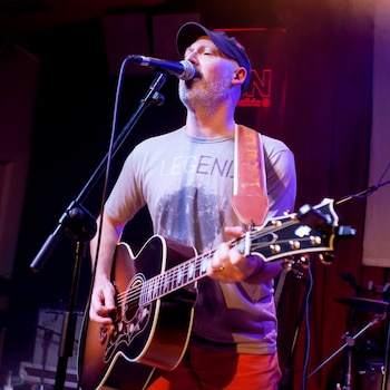 Mario Barassi, vocalista y guitarrista