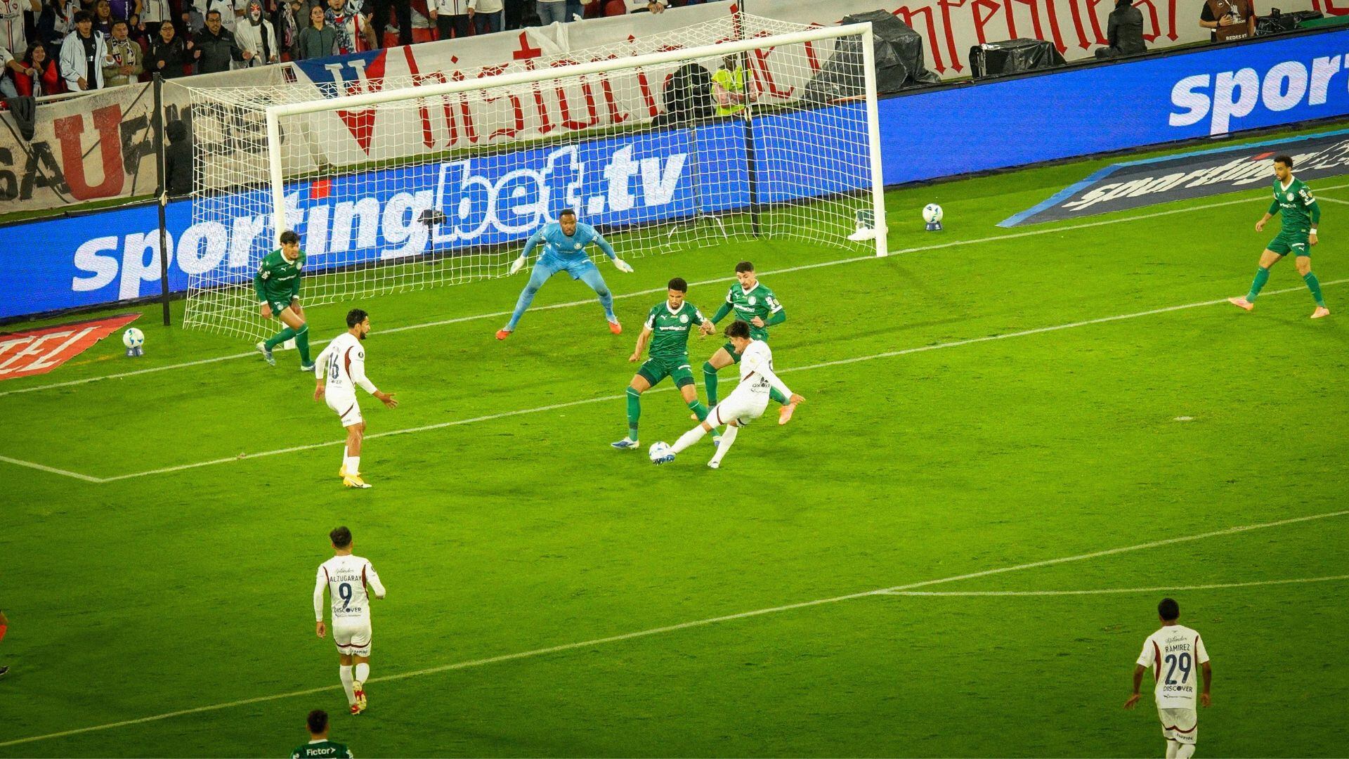 Gabriel Villamil se robó los aplausos al marcarle un doblete a Palmeiras. - Crédito: LDU