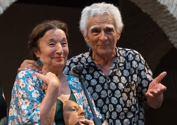 Petra Martínez tras recibir el premio junto a su marido Juan Margallo. (Europa Press)