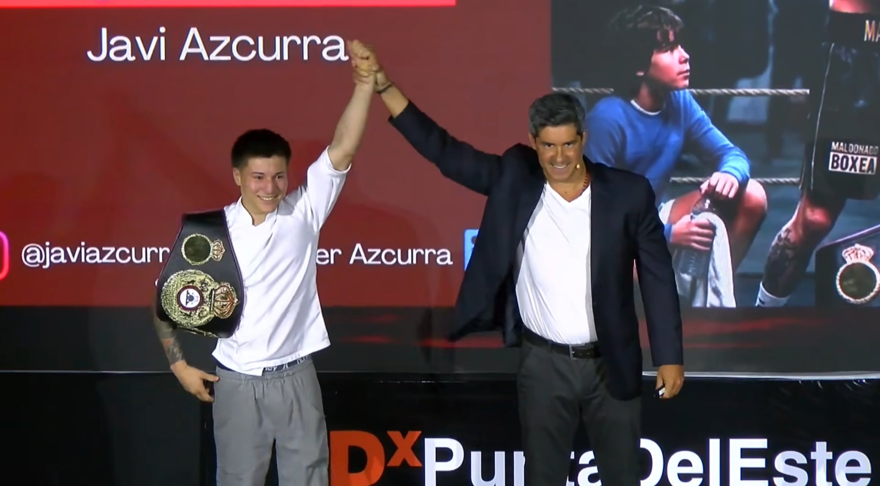 Javier Azcurra, durante su charla TEDx en Punta del Este, junto a Joaquín Faccio