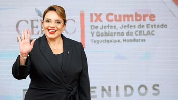 La presidenta de Honduras asume