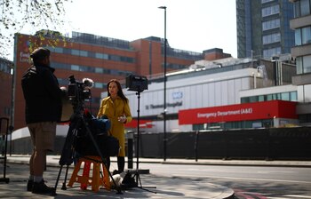 La prensa afuera del hospital