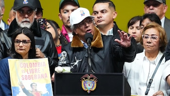 Petro pide a Trump "no intervenir" en la campaña electoral de las presidenciales de Colombia