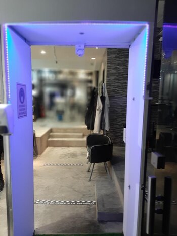 Cabina ozonizadora al ingreso