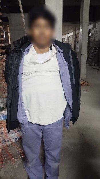 El detenido tenía tres botellas