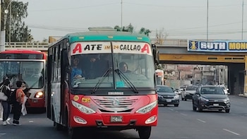 Empresas de transporte operan con menos buses y advierten que varias podrían cerrar
