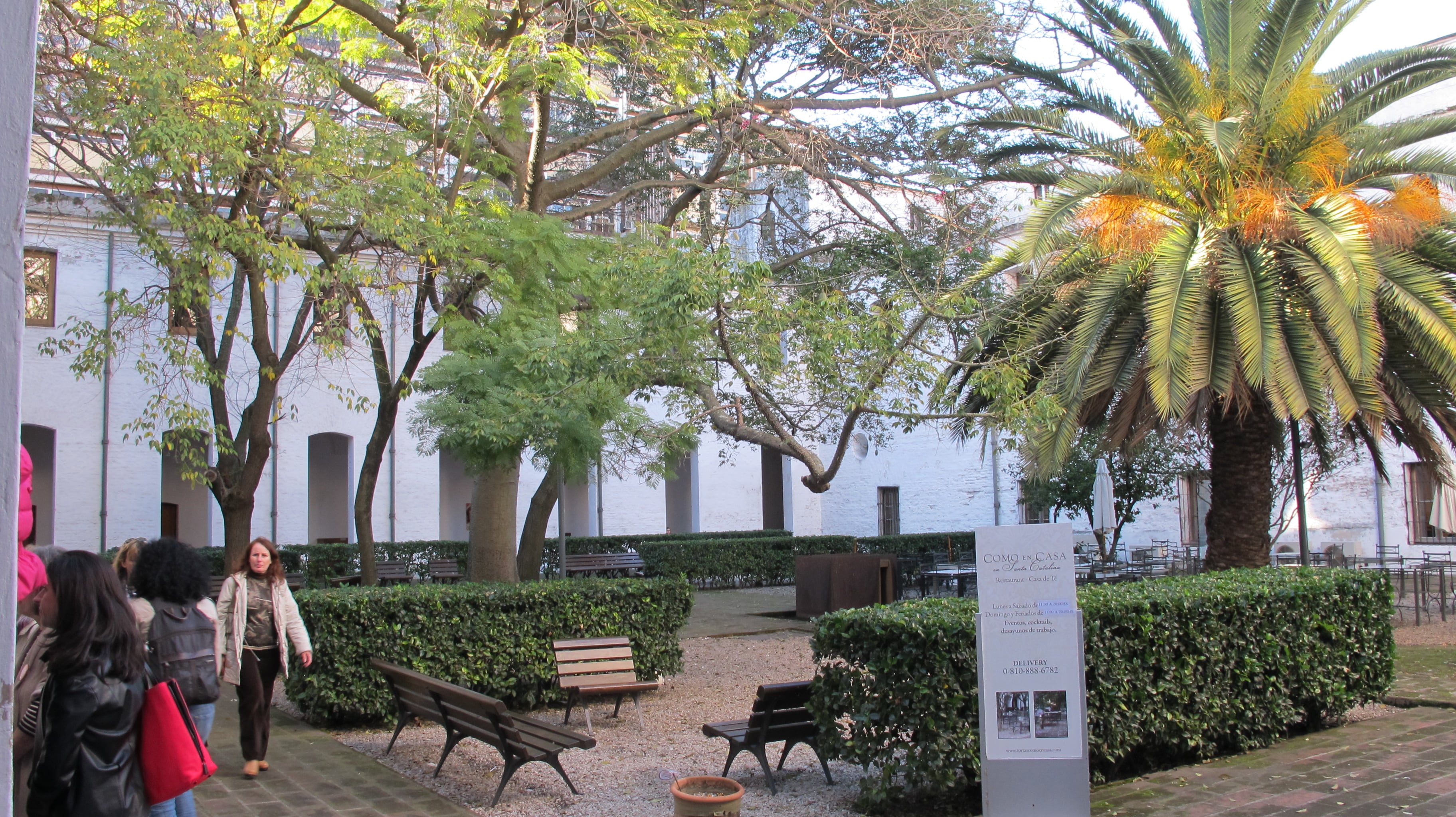 El jardín central del Monasterio de Santa Catalina de Siena es una joya silenciosa en medio del centro porteño