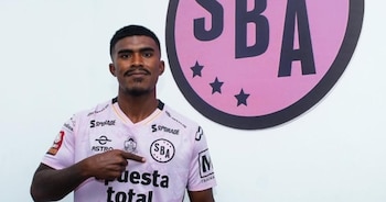 Oslimg Mora en su presentación oficial con Sport Boys.