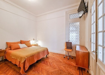 Dormitorio que da al frente