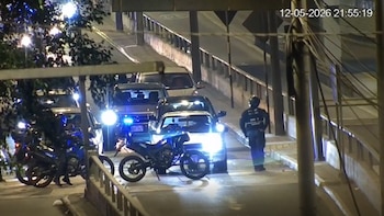 Serenos de la municipalidad colaboraron en el operativo, pero la actuación de la PNP permitió que los delincuentes huyeran y abandonaran una camioneta robada en Surquillo.