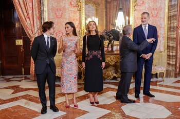 Hashem de Jordania junto a