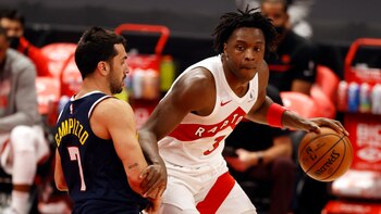 Campazzo defiende a Anunoby en