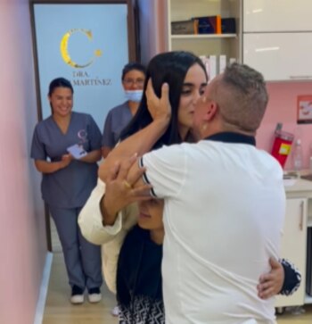 Su familia se mostró feliz