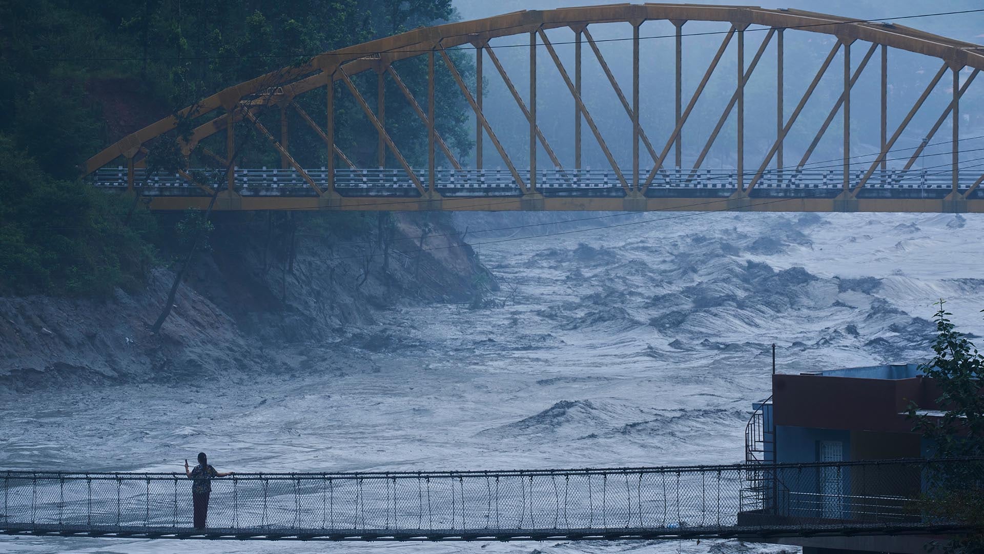 La herramienta adapta la técnica de difusión empleada en la generación de imágenes para analizar registros de lluvia y caudal (AP Photo)