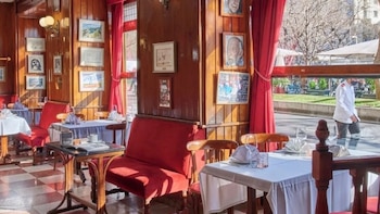 Interior del Café Gijón, en