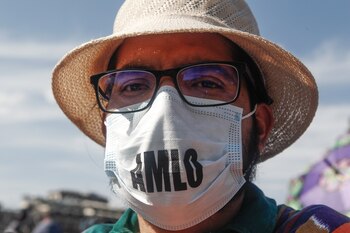 Simpatizantes de AMLO usaron cubrebocas