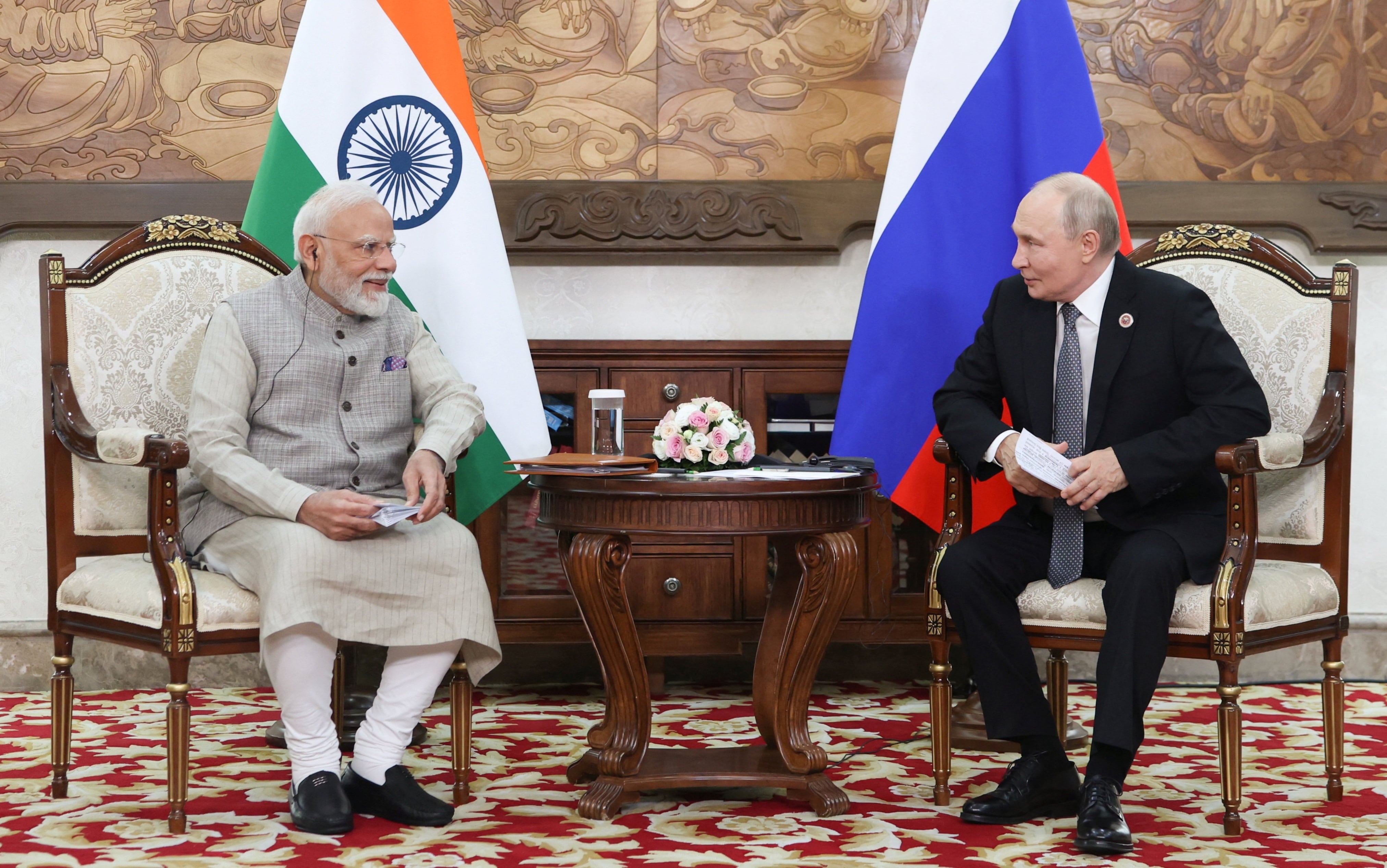El presidente ruso Vladimir Putin y el primer ministro indio Narendra Modi asisten a una reunión al margen de la cumbre de la Organización de Cooperación de Shanghái en Bishkek, Kirguistán, el 31 de agosto de 2026. Sputnik/Pyotr Kovalyov/Pool vía REUTERS