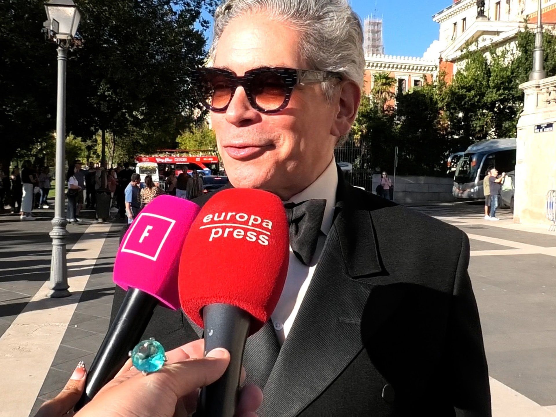 Boris Izaguirre hablando con la prensa antes de la boda de Miguel Sierralta y Alicia Banquez.Boris Izaguirre ha acudido a la boda de Miguel Sierralta y Alicia Banquez, una celebración muy especial para el escritor y presentador, que ha ejercido como uno de los grandes amigos de la pareja. Feliz de acompañarles en este día tan señalado, Boris ha aprovechado su encuentro con la prensa para hablar de la felicidad de los novios y también para pronunciarse sobre la actualidad televisiva. En concreto, el venezolano no ha dudado en mostrar su apoyo a Belén Esteban, cuyo regreso a la pequeña pantalla ha valorado de forma muy positiva.EUROPA ESPAÑA SOCIEDADEUROPA PRESS REPORTAJES