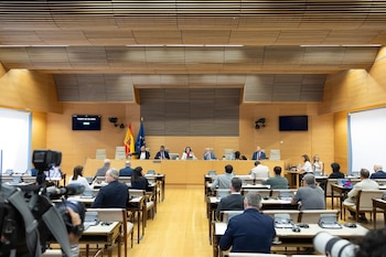 21/09/2026 El expresident de la Generalitat Valenciana, Carlos Mazón, comparece ante la Comisión de Investigación sobre la dana, en el Congreso de los Diputados, a 21 de septiembre de 2026, en Madrid (España). La comisión del Congreso que investiga la gestión de la dana que dejó 232 muertos el 29 de octubre de 2024 principalmente en la provincia de Valencia interroga, por segunda vez, al entonces presidente de la Generalitat Carlos Mazón, ya que PSOE y Sumar, que tienen mayoría en la mesa de la comisión de investigación, consideran necesario volver a interrogarlo para preguntarle, entre otras cosas, sobre los mensajes que intercambiaron el día de la tragedia en el grupo de Whastapp que tenía con los miembros de su gobierno.
POLITICA
Jesús Hellín - Europa Press