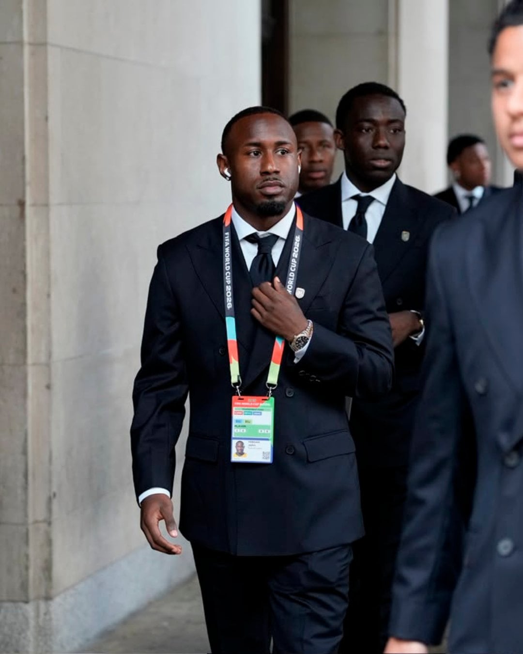 La elegancia de los jugadores ecuatorianos en la previa del choque con Costa de Marfil por el Mundial 2026 - Crédito: X.