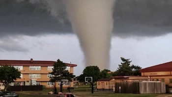 Un tornado arrasó Oklahoma, dejó 10 heridos y destruyó decenas de casas Un tornado arrasó Oklahoma, dejó 10 heridos y destruyó decenas de casas