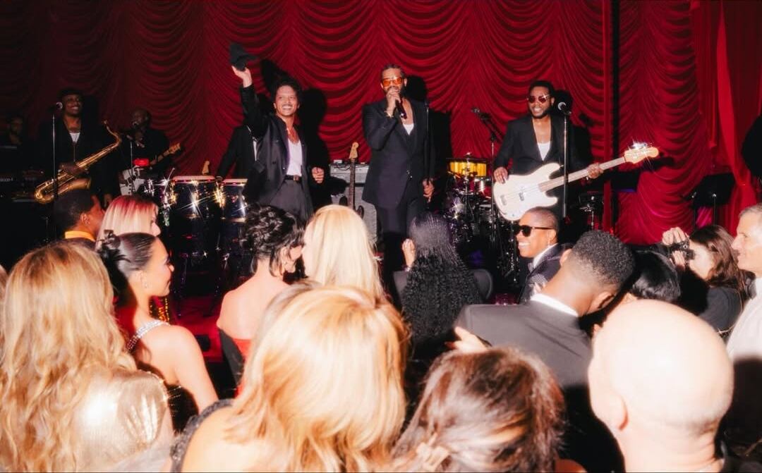 Según los reportes, la policía llegó a la fiesta debido a los altos decibeles que alcanzó el show de Bruno Mars (Créditos: Instagram/Kris Jenner)