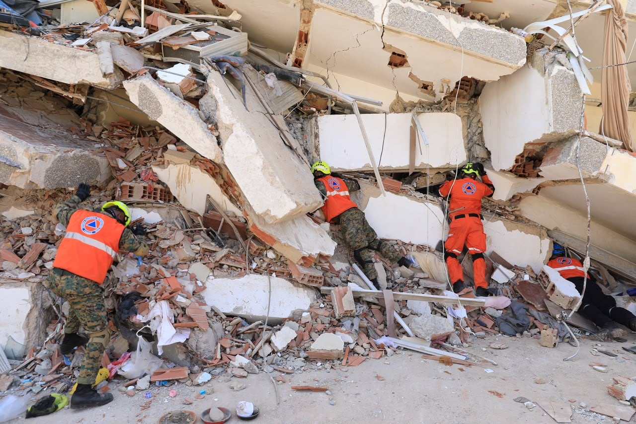 Los rescatistas panameños evaluaron 170 estructuras afectadas por el terremoto y recorrieron siete avenidas con edificios dañados. Tomada de la Presidencia