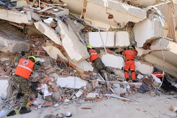 Los rescatistas panameños evaluaron 170 estructuras afectadas por el terremoto y recorrieron siete avenidas con edificios dañados. Tomada de la Presidencia