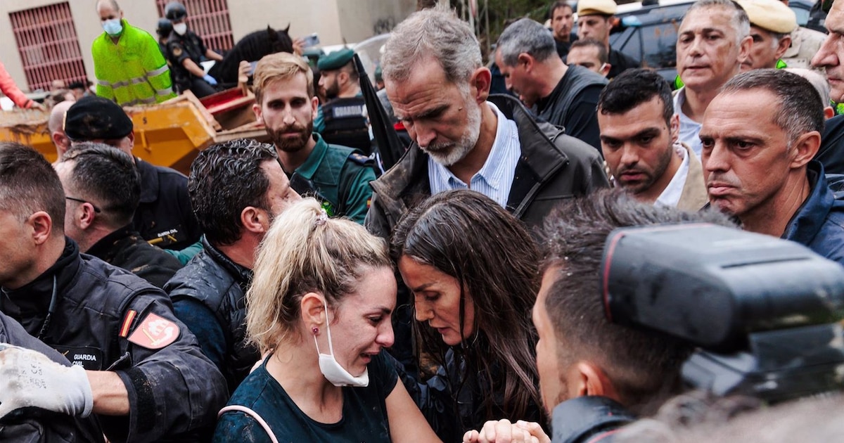 Ya hay fecha para la visita de Felipe VI y Letizia a las zonas afectadas por la DANA: “Los reyes van a estar en Valencia pisando barro” - Infobae