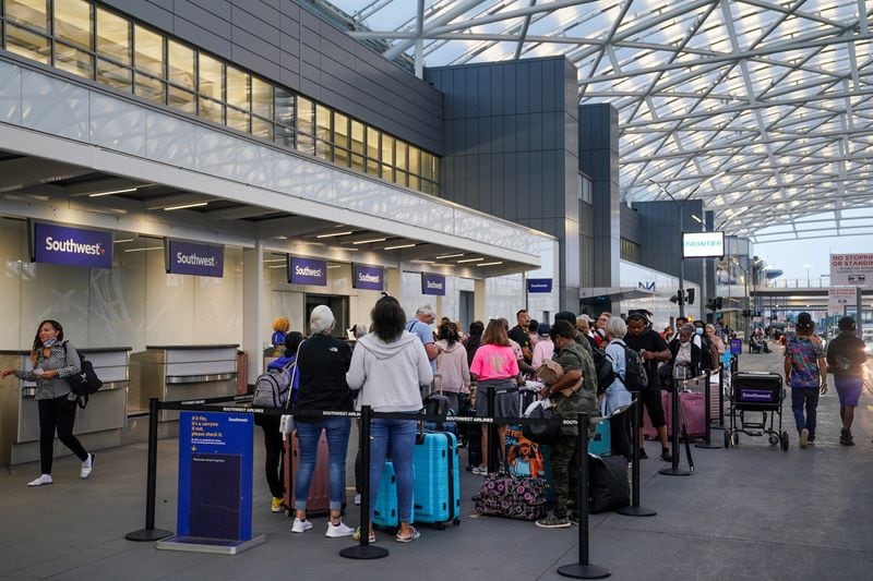 El aeropuerto de Atlanta mantuvo largas demoras en los vuelos pese a la reapertura de las operaciones (REUTERS/Elijah Nouvelage)