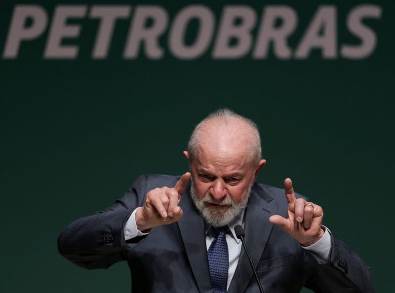 El presidente de Brasil, Luiz Inácio Lula da Silva expone en la ceremonia de asunción de la nueva presidente ejecutiva de Petrobras, Magda Chambriard en Río de Janeiro, Brasil, 19 jun, 2024 (REUTERS/Ricardo Moraes)