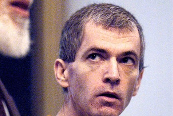 Su infancia se quebró con