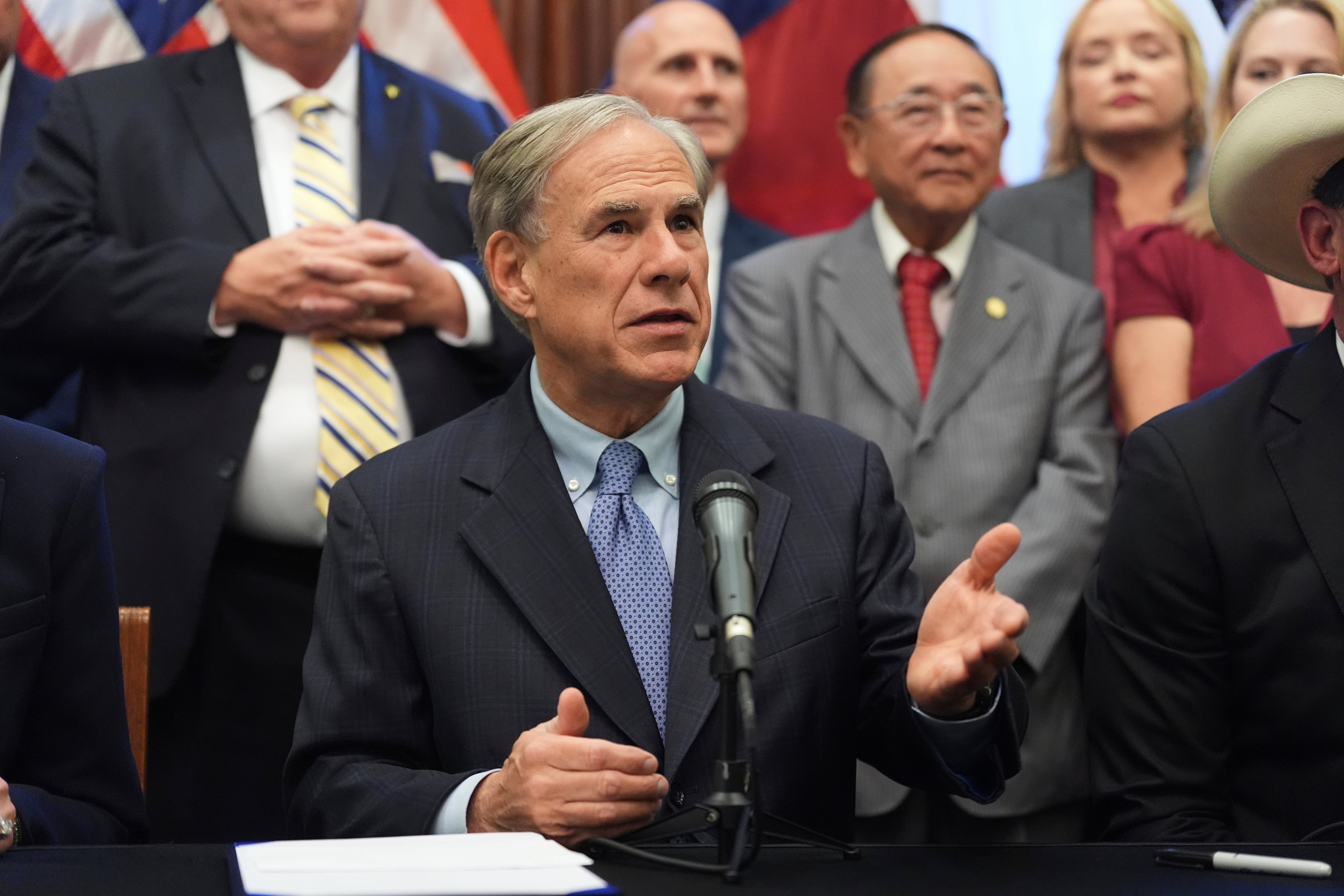 El gobernador Greg Abbott impulsó la actualización normativa tras el estancamiento legislativo respecto al control de productos con THC (AP Foto/Eric Gay, Archivo)