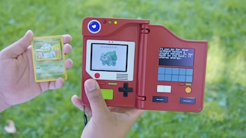 El sueño de todo fan de Pokémon: crean una Pokédex igual a la del anime que funciona de verdad