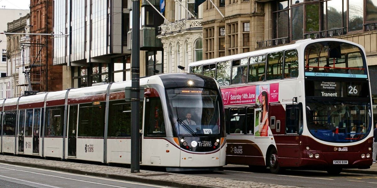 Edimburgo lideró el ranking europeo de transporte público de 2026, según la valoración de sus residentes (Wikimedia Commons)