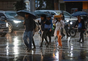 Las lluvias atípicas en Ciudad de México superan marcas históricas y activan alertas inéditas, afectando a millones de habitantes en zonas críticas. (REUTERS/Henry Romero)