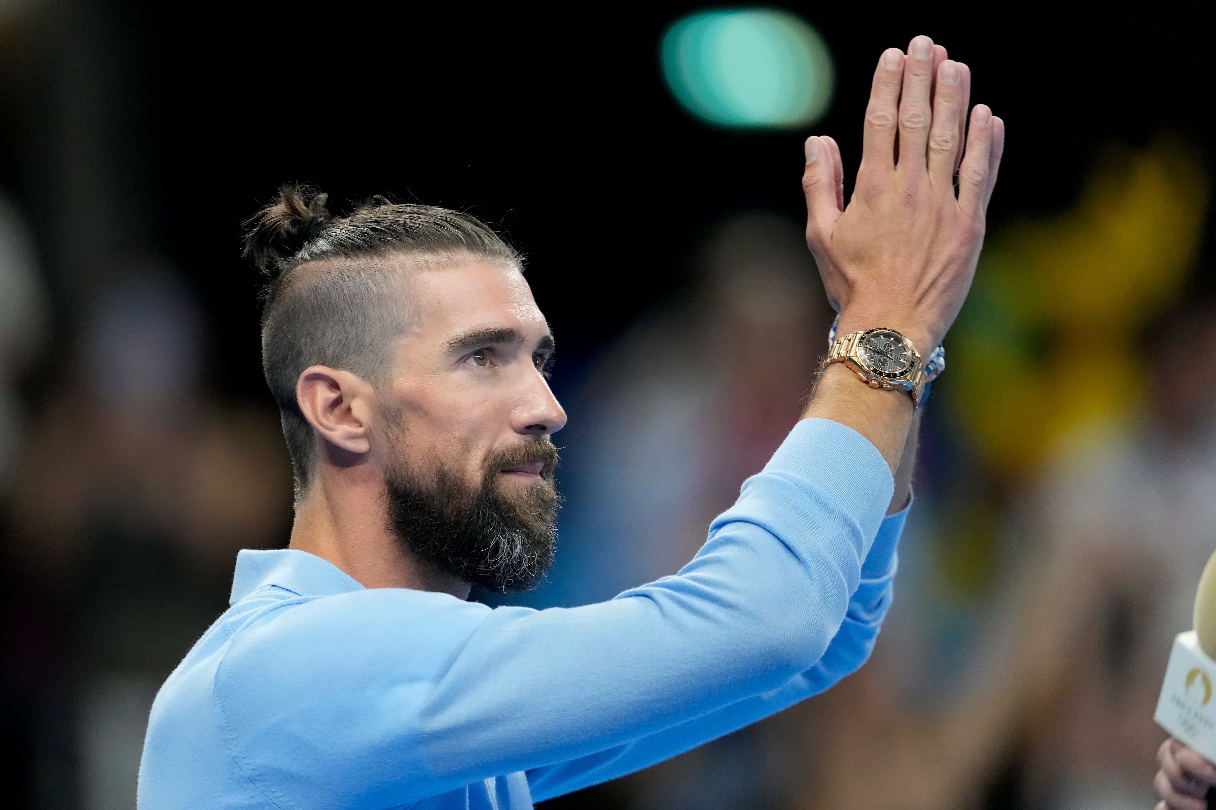 Michael Phelps recibe el premio Muhammad Ali al legado 2025 por su impacto positivo en la sociedad deportiva (AP Foto/Matthias Schrader)