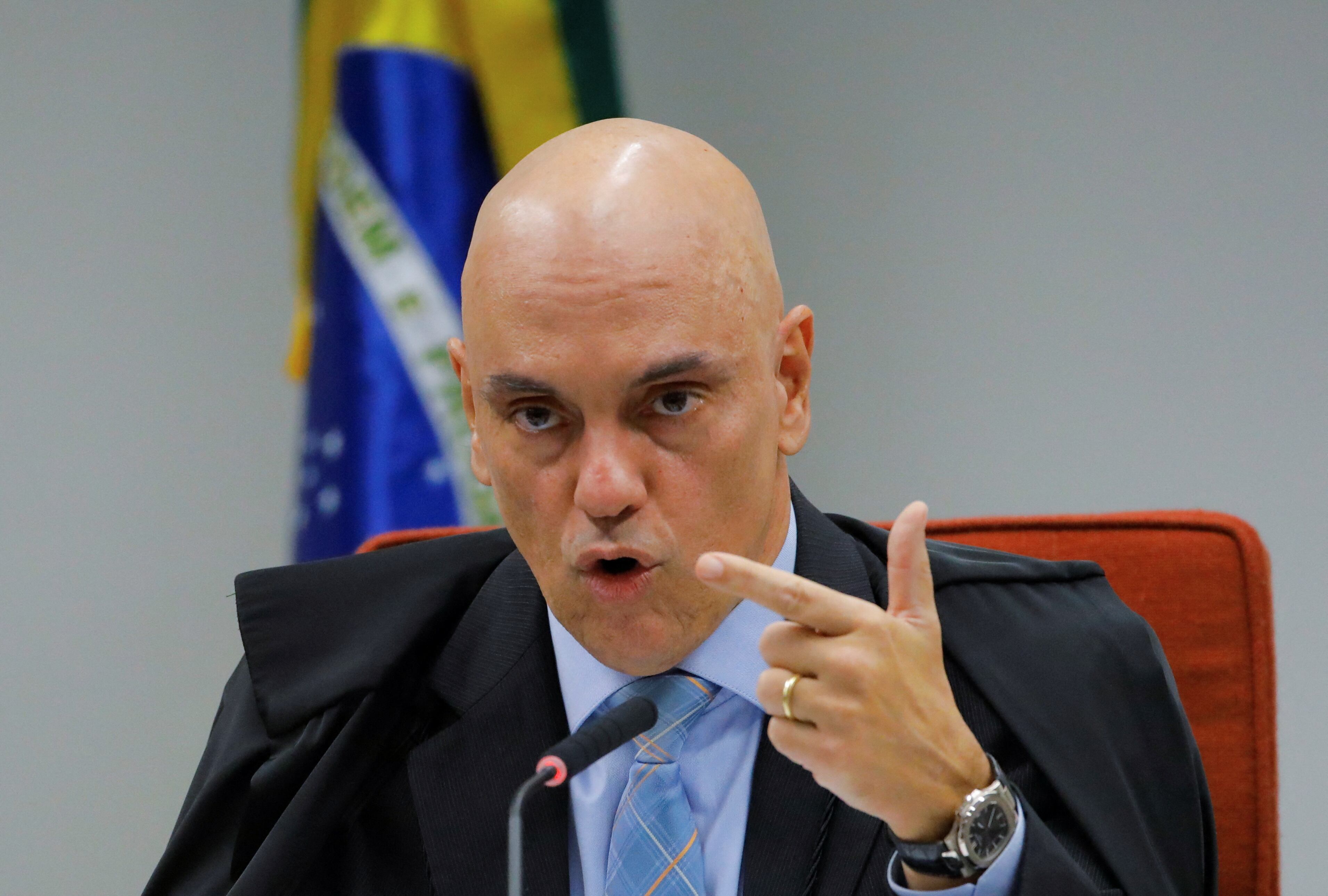 El ministro de la Corte Suprema de Brasil, Alexandre de Moraes, habla durante el juicio ante la Corte Suprema de Brasil por un presunto intento de golpe de Estado, en Brasilia, Brasil, el 9 de junio de 2025 (REUTERS/Diego Herculano)