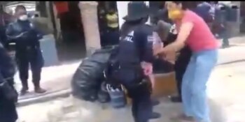 La anciana se dedica a