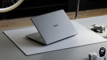 ASUS presenta su primer GoogleBook 14, con diseño premium, Gemini integrado y hasta 18 horas de autonomía