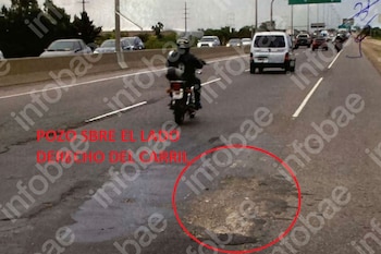 Aseguró que un pozo en la autopista le rompió dos ruedas, fue a la Justicia y perdió: la falla que hizo caer su demanda