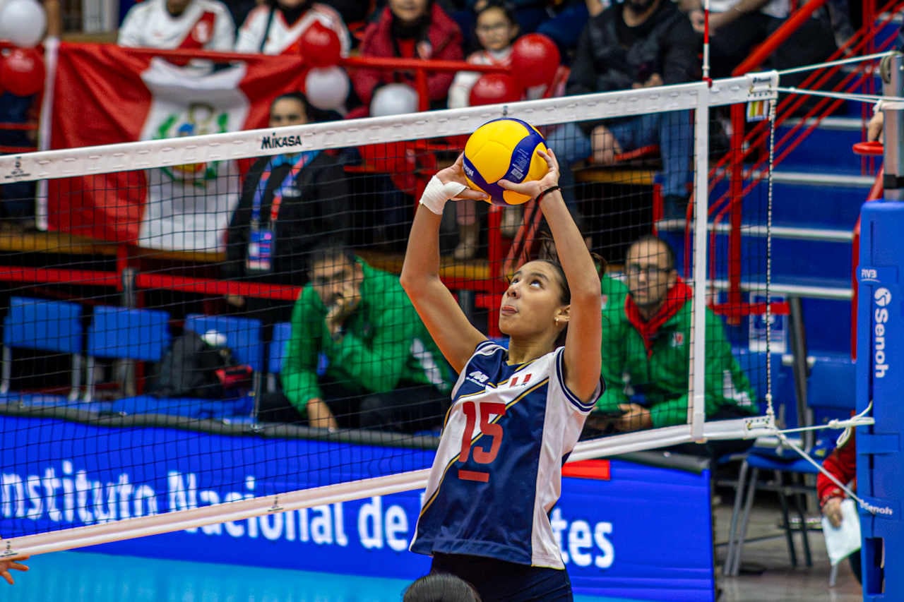Ana Marcela Manrique, armadora y capitana de Perú en el Mundial Sub 17 de Vóley 2026. Crédito: Volleyball World