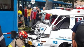 Ambulancia se estrelló contra un