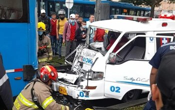 Ambulancia se estrelló contra un