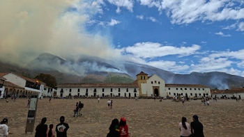 Villa de Leyva declaró calamidad pública por incendio en el cerro San Marcos: Anunciaron medidas de seguridad para los habitantes