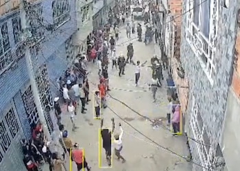 Los disturbios en San Antonio, Soacha, surgieron luego de que vecinos intentaran hacer justicia por su propia mano - crédito Captura video Colombia Oscura