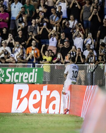 Neymar Jr. festeja su gol