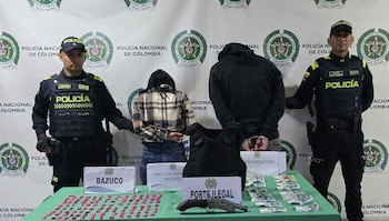 Uniformados del CAI Delicias lograron la captura de dos personas por los delitos de porte ilegal de armas de fuego y tráfico de estupefacientes - crédito Policía Metropolitana de Bogotá