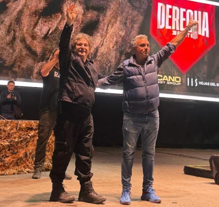 El presidente Javier Milei junto al armador bonaerense, Sebastián Pareja, en la Derecha Fest